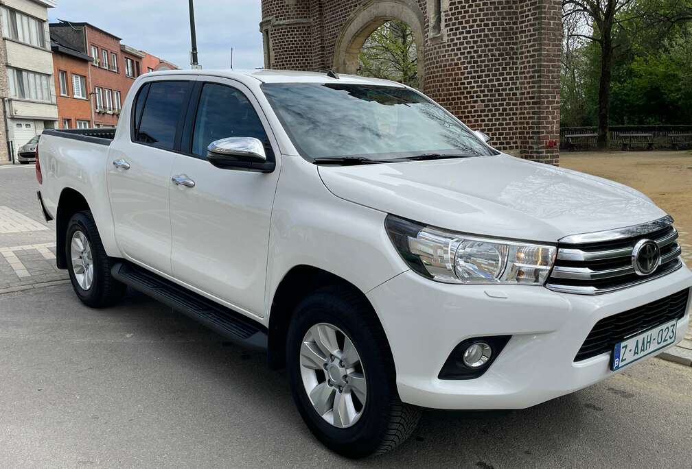 Toyota 2.4D-4D 4WD AUTOMATIK NAVI CLIMA MARCHE PIED BENNE