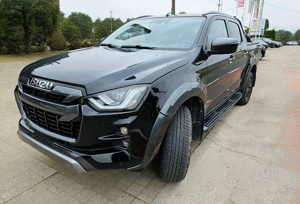 Isuzu 1.9 Turbo D 4WD V-Cross CARPLAY DISTRONIC CAM EU6d