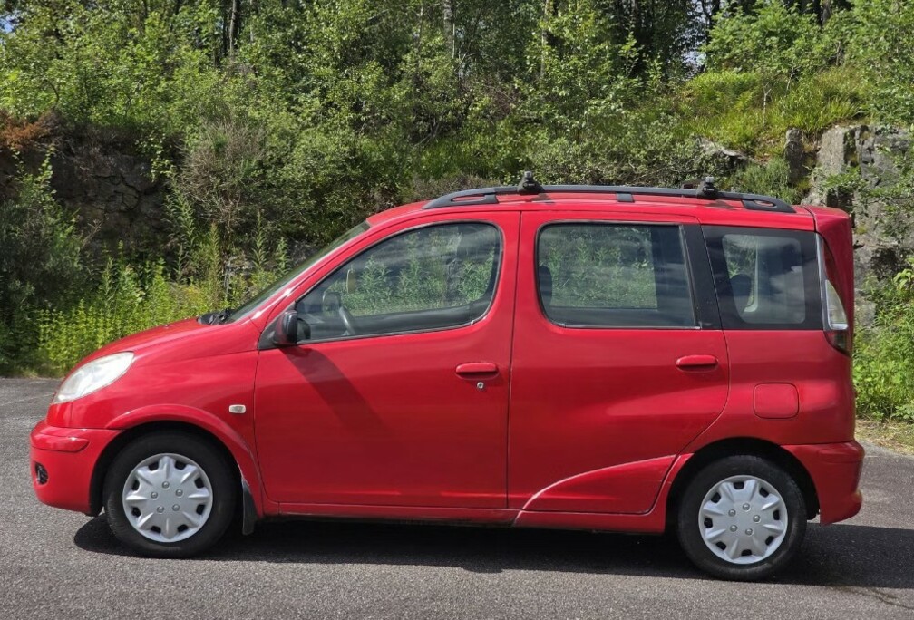 Toyota Yaris Verso 1.3 VVT-I Linea Luna