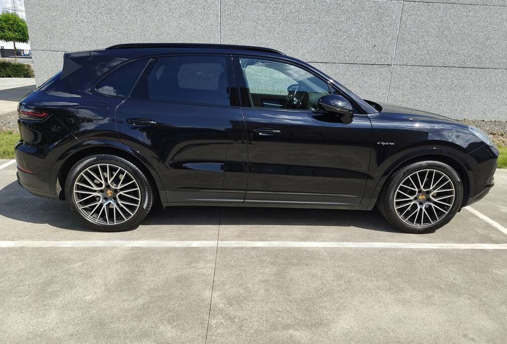 Porsche 3.0 V6 E-Hybrid / PANO / LUCHTVERING / TREKHAAK/