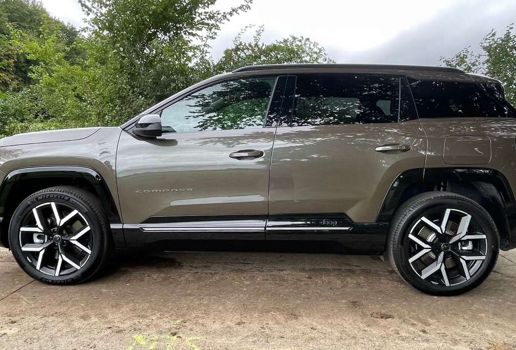 Jeep e-Compass 74 kWh First Edition First Edition Full Options, toit pano, cuir etc.. garantie possible 04.2034 Prix TVAC
