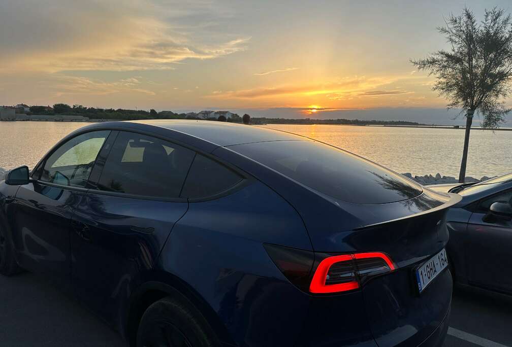 Tesla Model Y 72.5 kWh Long Range RWD