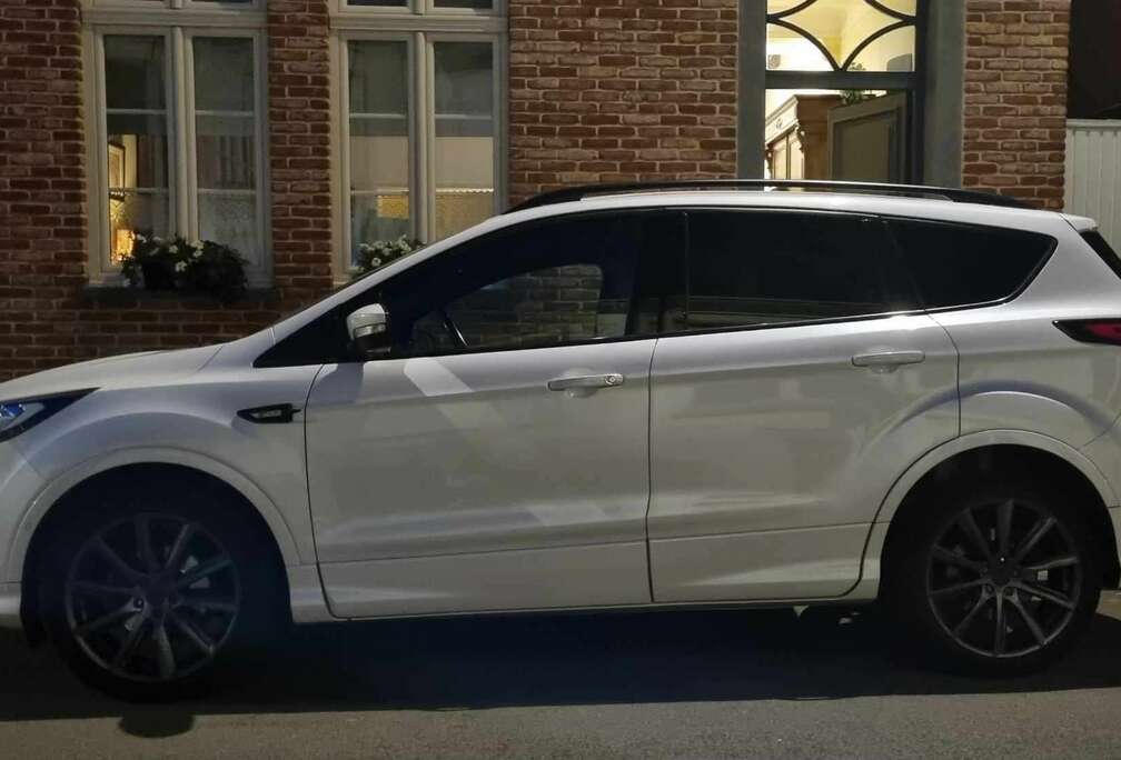 Ford Kuga 1.5 EcoBoost 2x4 ST-Line