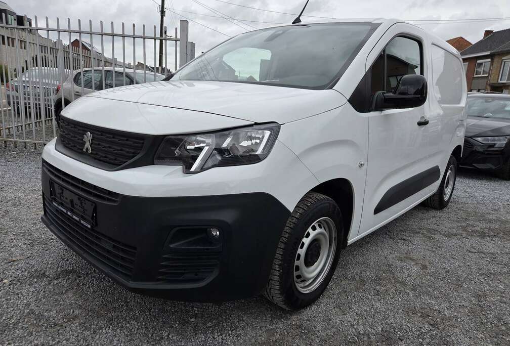 Peugeot 1.2i L1 110CRUISECARPLAYCAMDABTREKHBTW INC