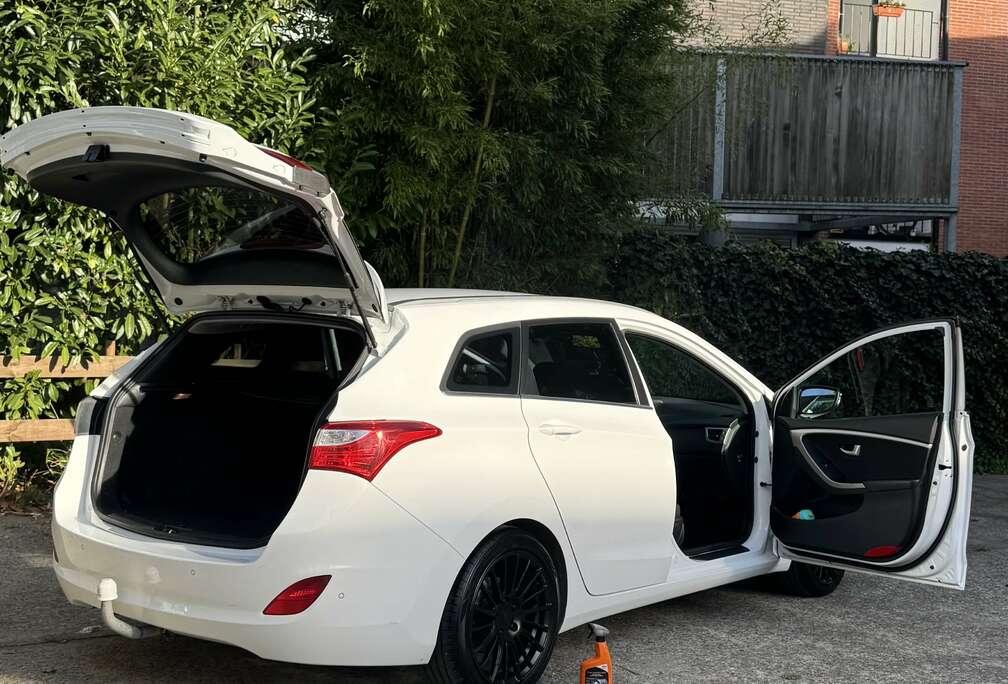 Hyundai blue Kombi 1.6 GDi DCT Style