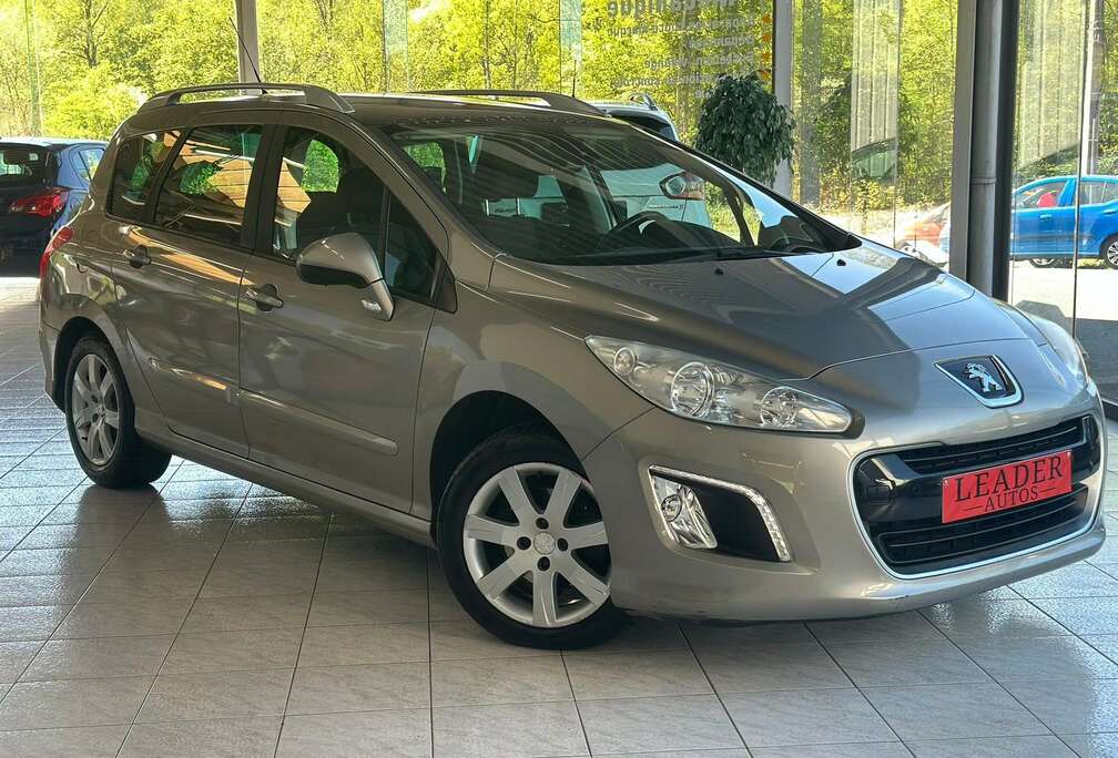 Peugeot 1.6 ESSENCE 120CV - CRUISE - AIRCO - TOIT PANO - 7 PLACES