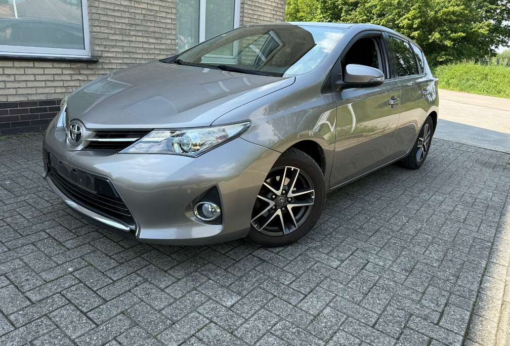 Toyota Auris 1.6i Lounge