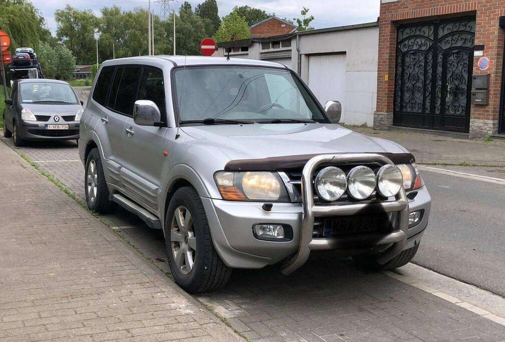 Mitsubishi Pajero 3.2 Turbo DI-D 16v GLS Exe