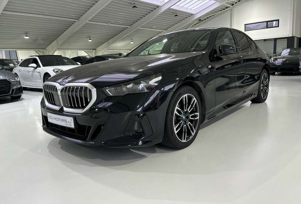BMW 530eA PHEV (220 kW) M pack plug in hybride nieuw