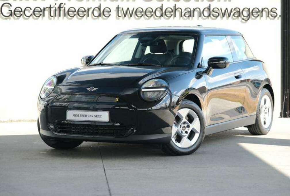 MINI Cooper SE Essential | 49 KWH | OLED | DRIVE ASSIST