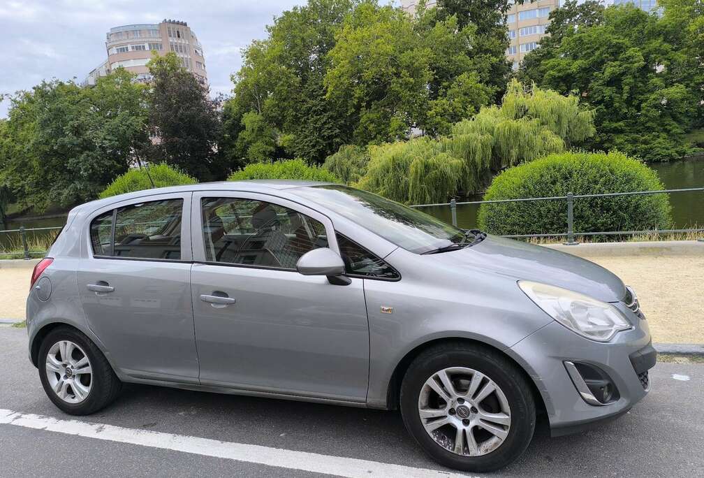 Opel 1.2 - 100 ch Twinport Design Edition