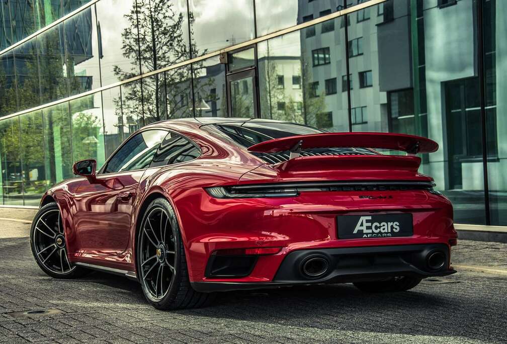 Porsche 992 TURBO S *** 1 OWNER / LIFT /CERAMIC BRAKES***