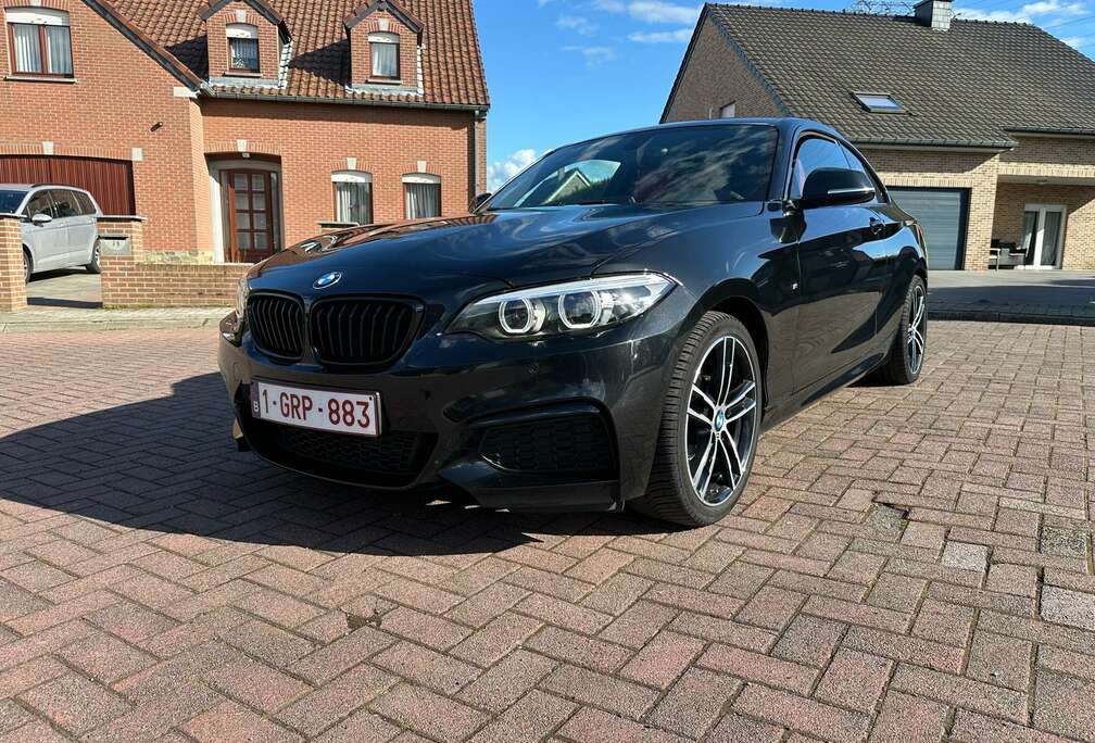 BMW serie 218i pack M 10/2018 premiere main