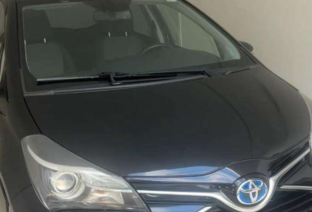 Toyota Hybrid 1.5 VVT-i Edition 2015 with garantie 2 y