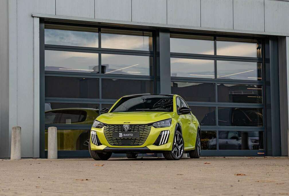 Peugeot GT  MHEV 136 PK  Camera  Alcantara  Zetelve...