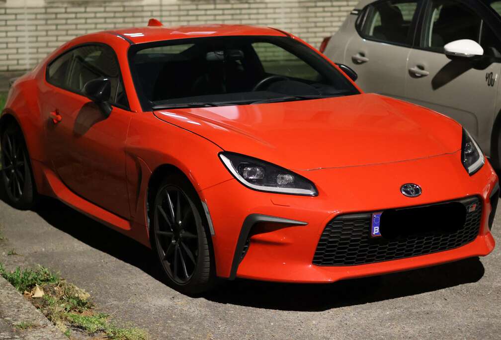 Toyota GR86 Premium Track bRed