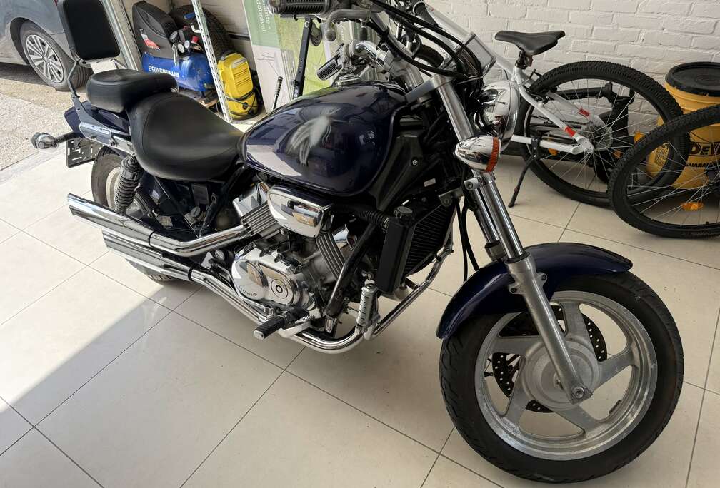 Honda Magna