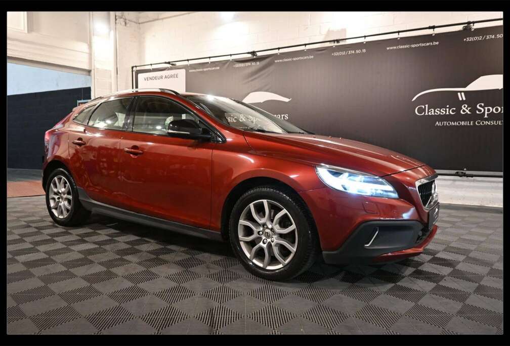 Volvo V40 Cross Country 2.0 D2 Geartronic EURO 6b / CAMERA / GPS NAVI / LEDS / PDC
