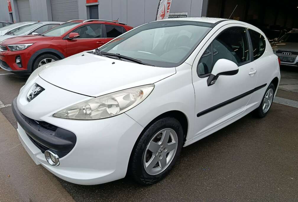 Peugeot 1.4i Airco jantes Alu Pret a immatriculer