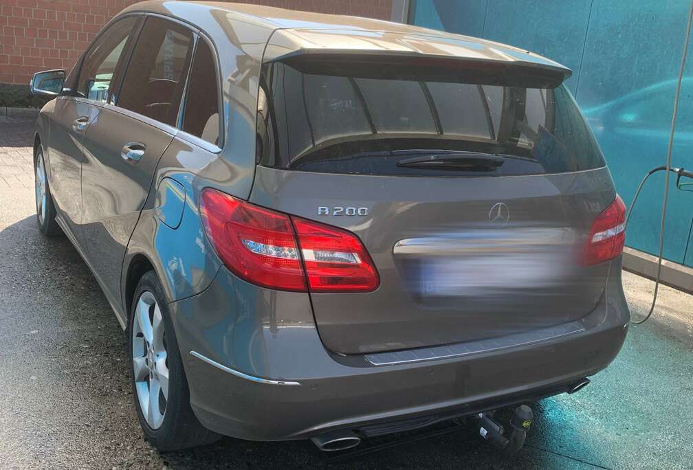 Mercedes-Benz très belle mercedes rien a dire moteur châssis