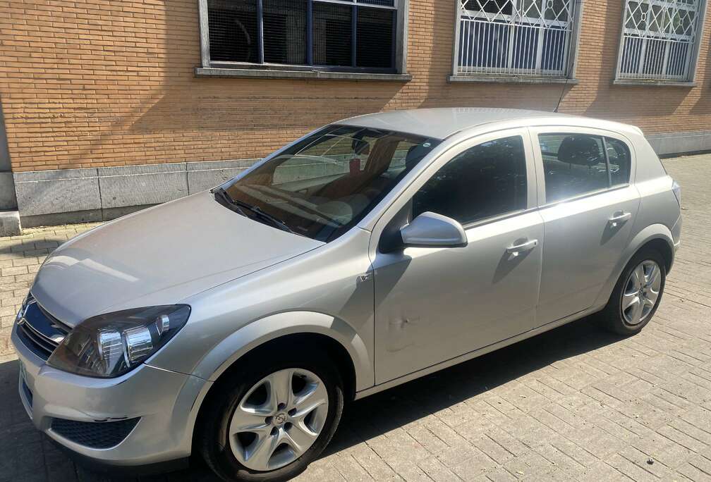 Opel 1.6 essence * Euro 5 * 2011 * 1er PropriétaiRe *