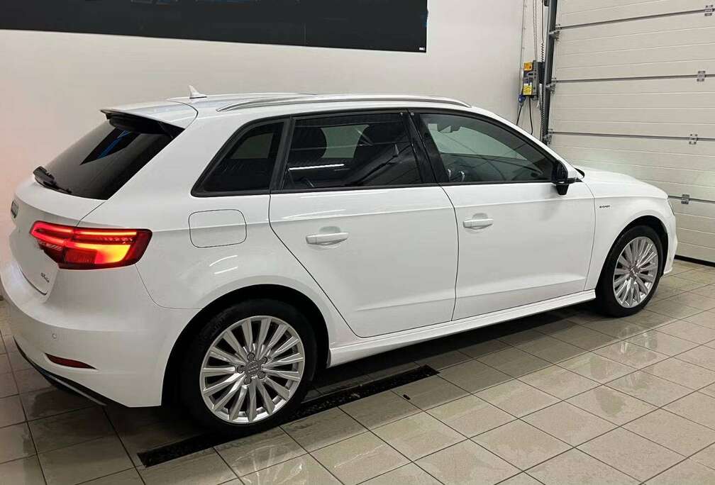 Audi 1.8 Turbo Ambiente Tiptronic