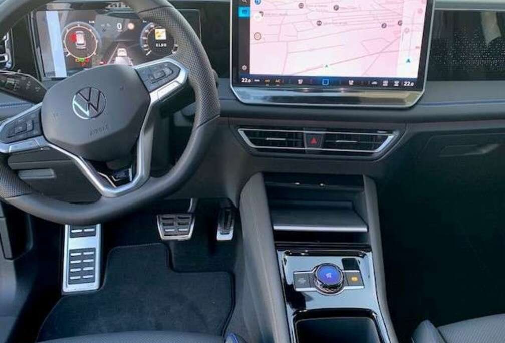 Volkswagen R-LINE BLACK STYLE 1.5 eHYBRID 177CV DSG6