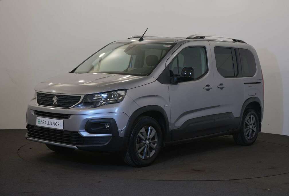 Peugeot ALLURE 1.5 HDi |PBchauffant|AttelageRem|Alu16\