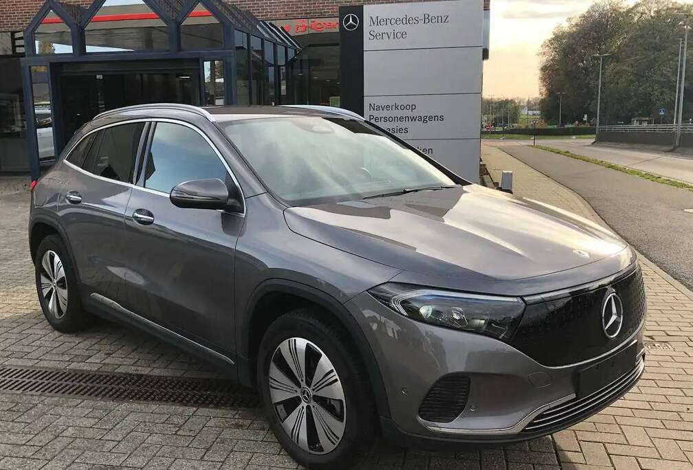 Mercedes-Benz Business Line 4 Matic Camera Carplay Keyless Entry Winter pack Draadloos laden van Smartphone Sfeerverlichting