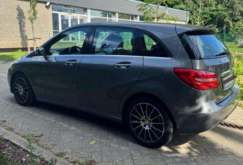 Mercedes-Benz B 180