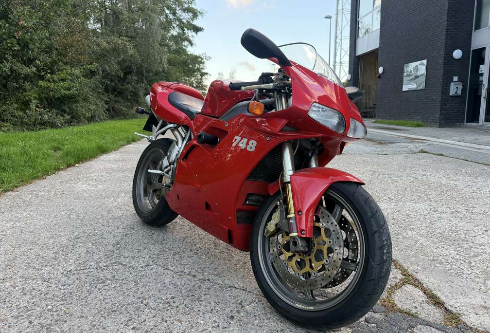 748s