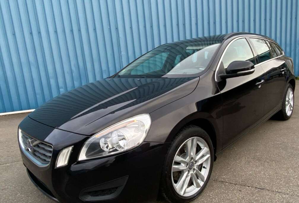 Volvo 1.6 D * CUIR * GPS * CARNET * TRES PROPRE