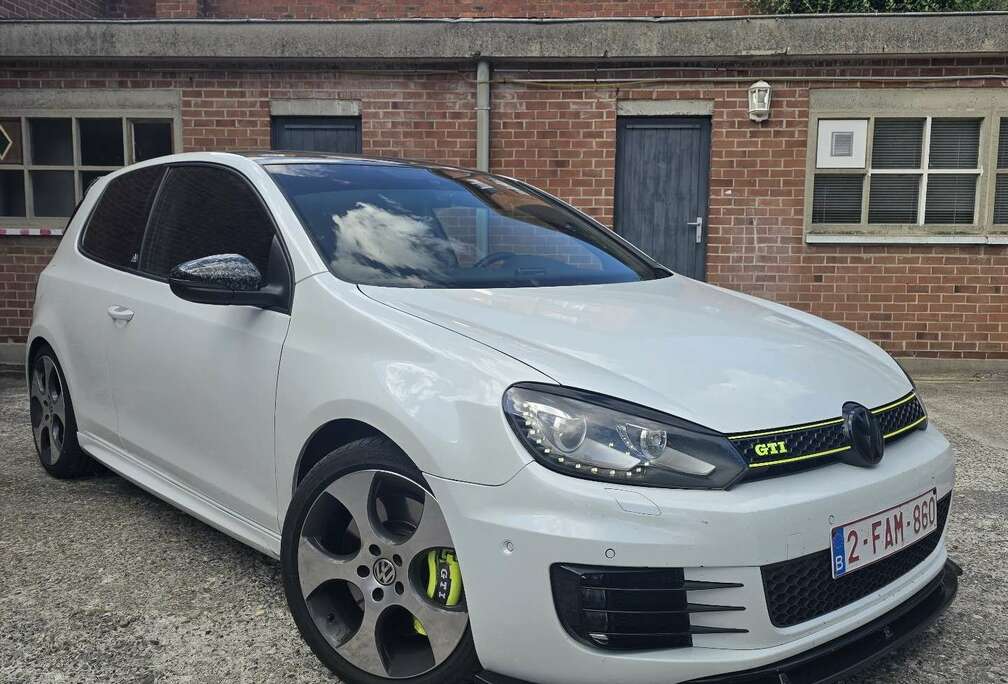 Volkswagen 2.0 DSG adidas