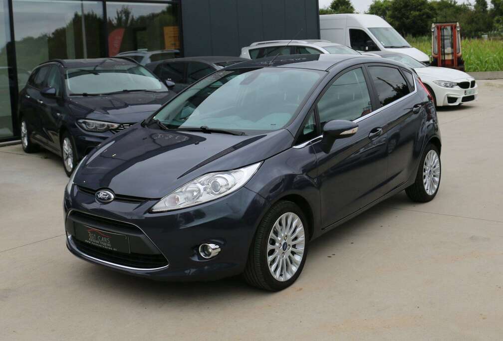 Ford 1.25i Titanium + 1 jaar garantie traxio