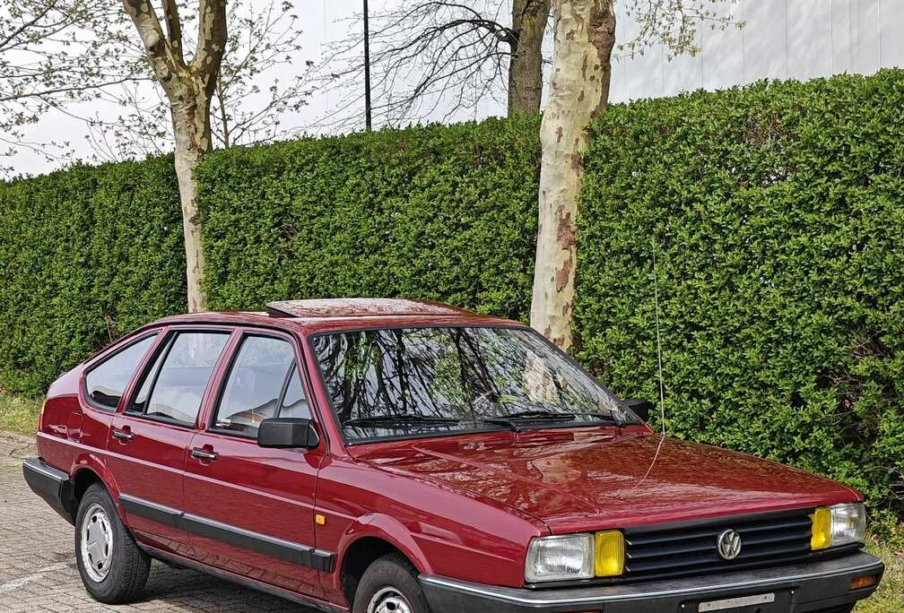 Volkswagen Passat 32B B2