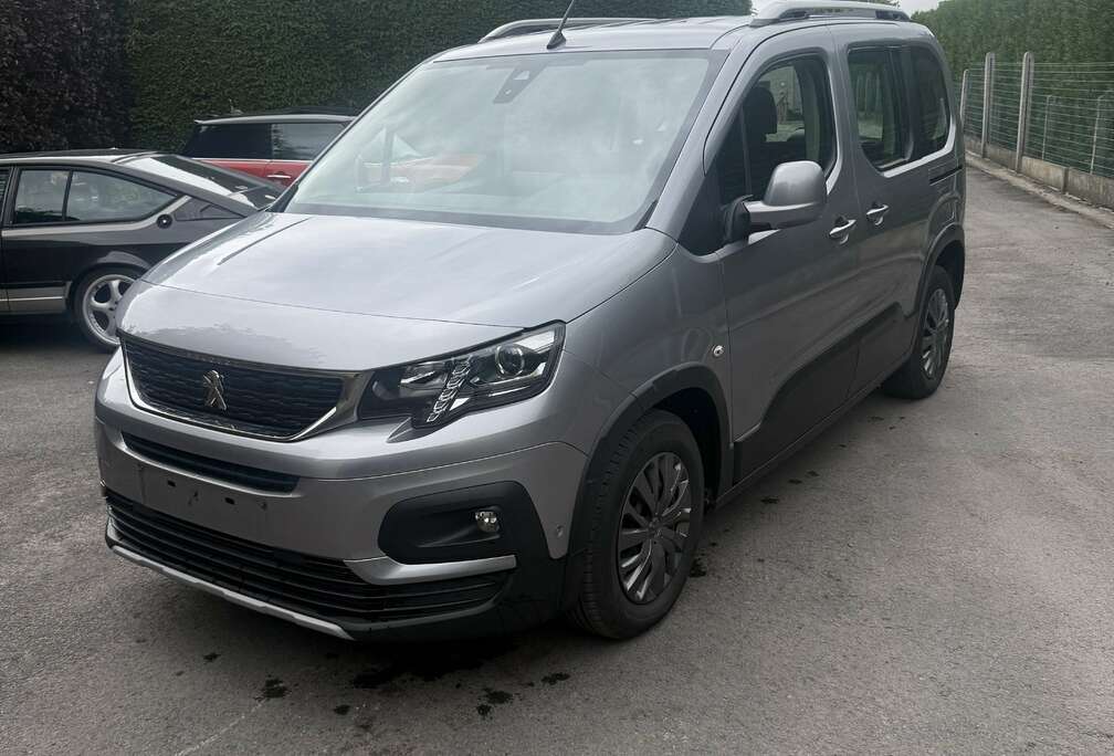 Peugeot 1.5 BlueHDi Standard Allure S&S
