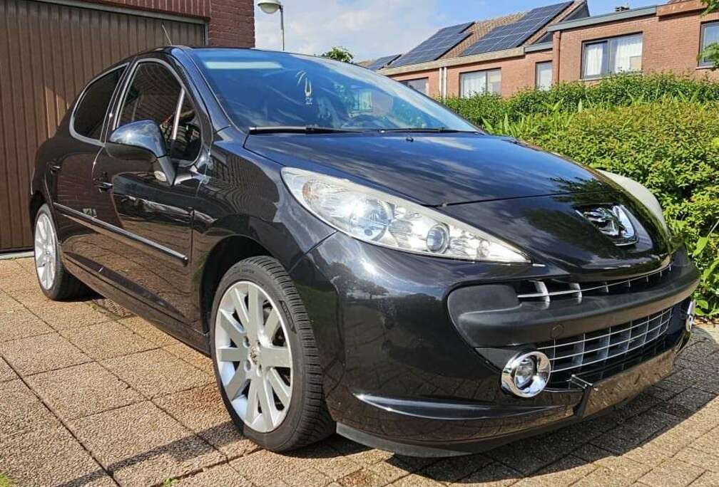Peugeot van 2010 met maar 98700km 1.6 benzine