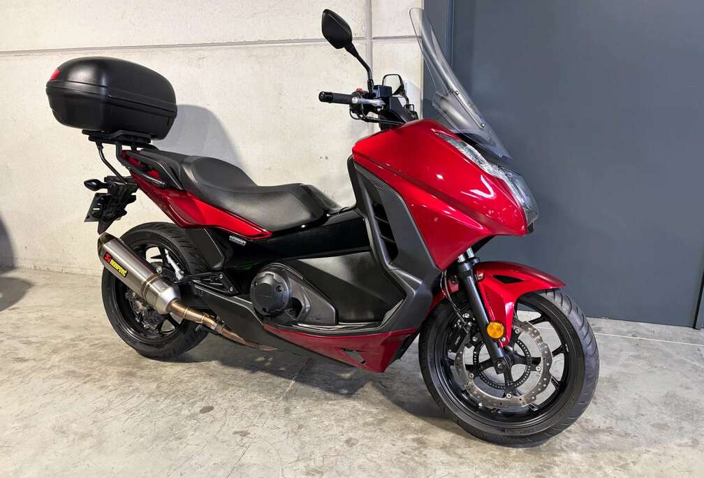 Honda 750 luxe scooter/moto met Akrapovic en topcase