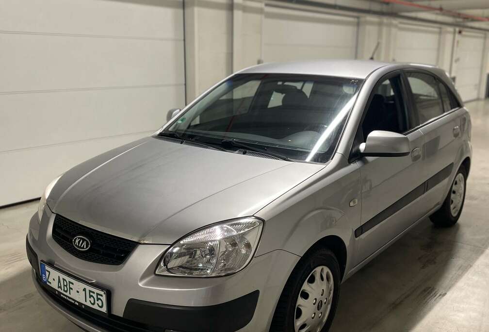 Kia 1.6 Spirit  gekeurd +32 472 58 54 34