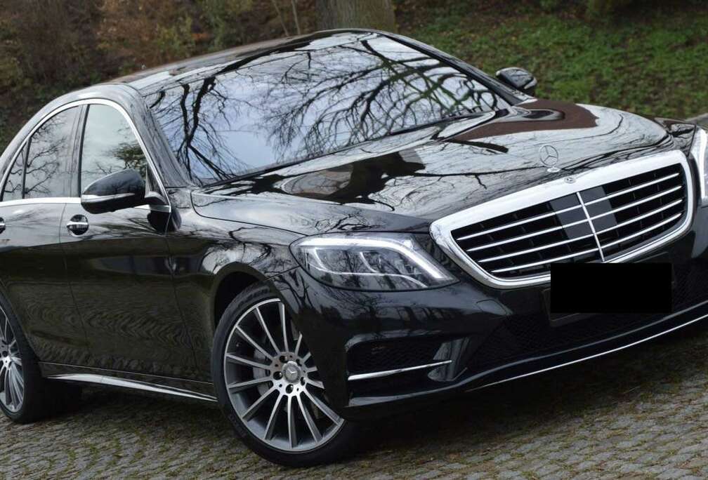 Mercedes-Benz long blue