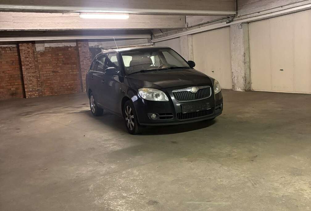 Skoda Skoda Fabia 2011, essence, prêt immatriculé