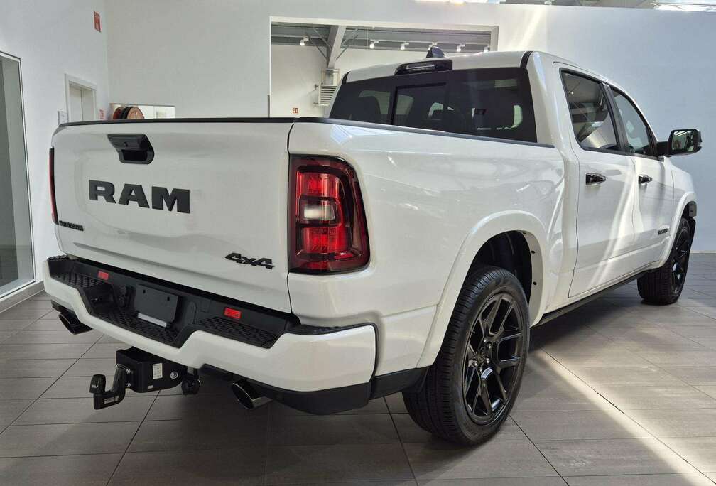 Dodge 1500 Laramie Night Premium