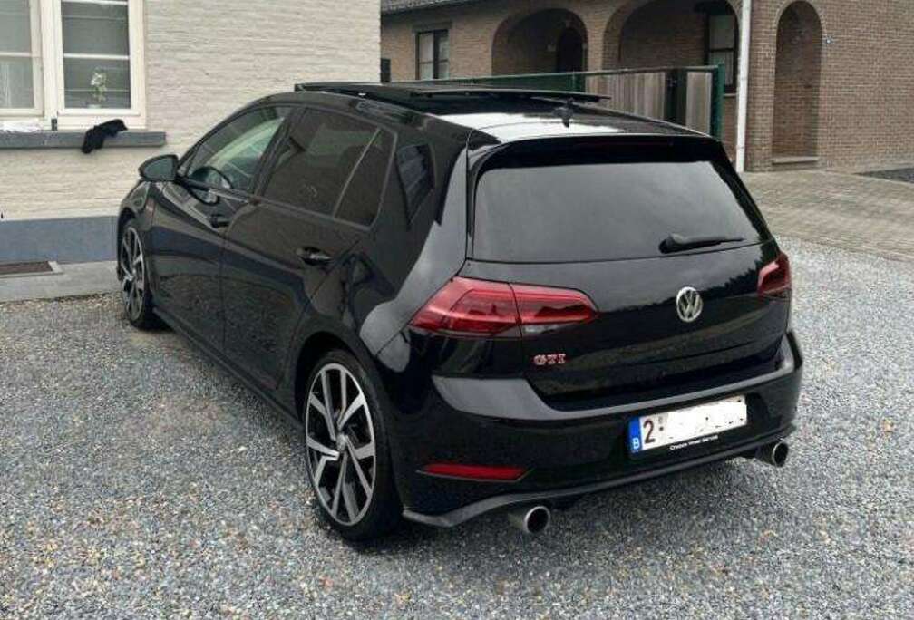 Volkswagen Golf GTI (BlueMotion Technology) DSG Performance