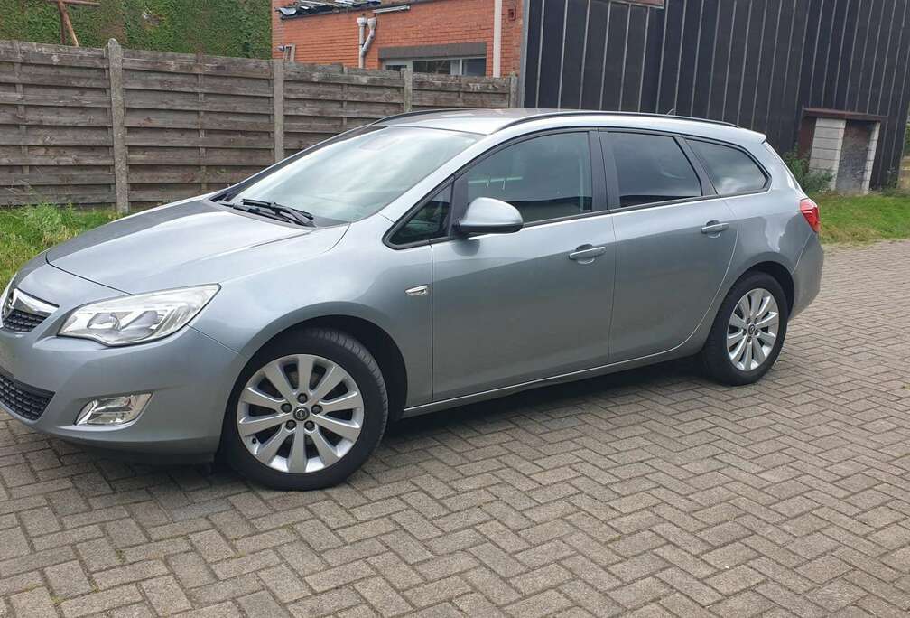 Opel Sports Tourer 1.7 CDTi ECOTEC Cosmo DPF