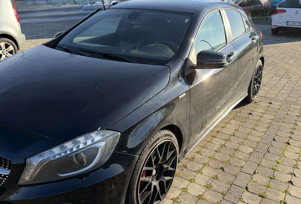 Mercedes-Benz Pack AMG + freins Brembo