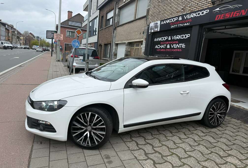 Volkswagen Scirocco 1.4 TSI 160pk Toit Panorama Xenon Cuir chauffant Navigations *1er Main Carnet  Car Pass*