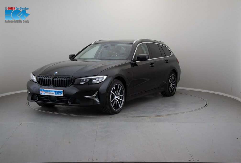 BMW Touring 330e Luxury-Pack, Pano-dak, Trekhaak