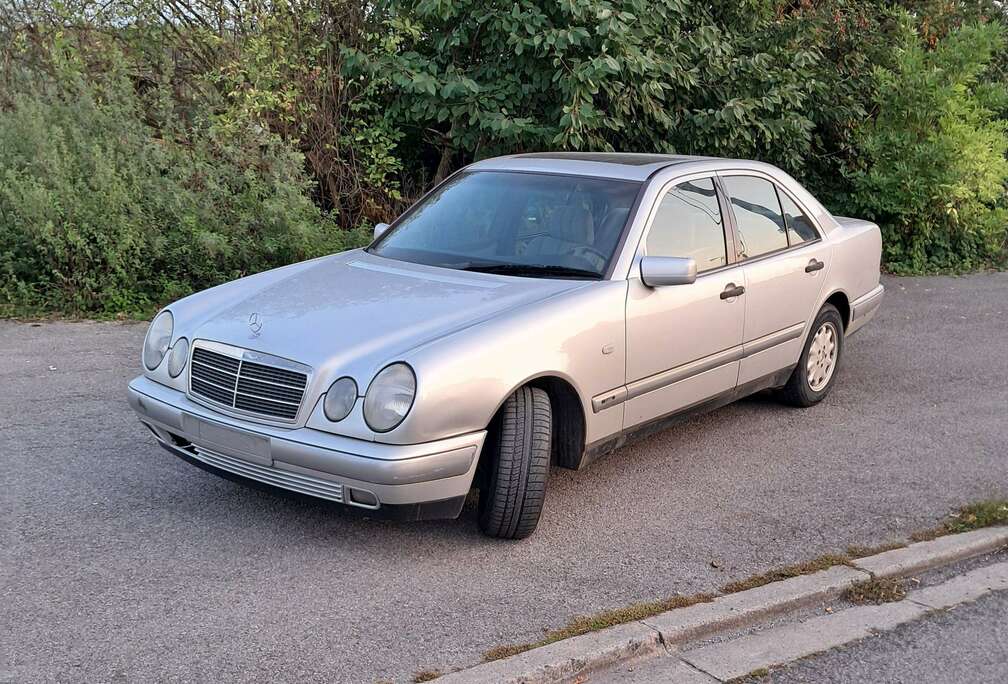 Mercedes-Benz E+220+D+Classic