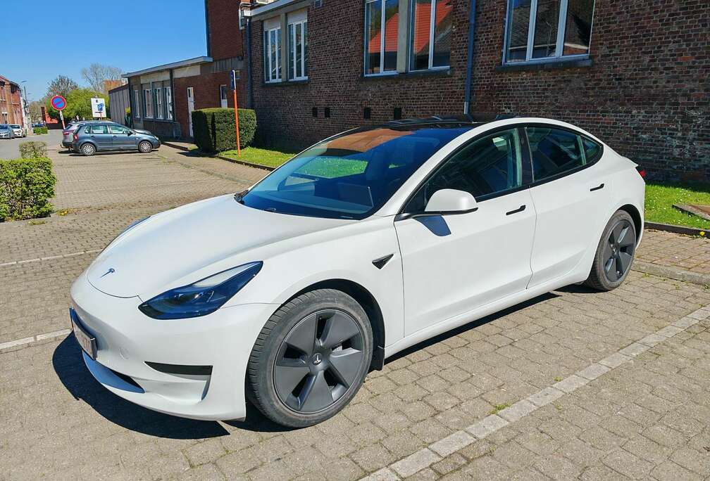 Tesla 55 kWh Standard Plus, attache remorque