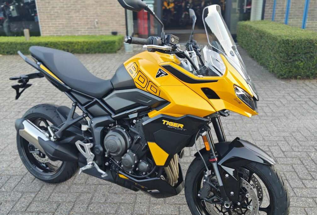 Triumph 800